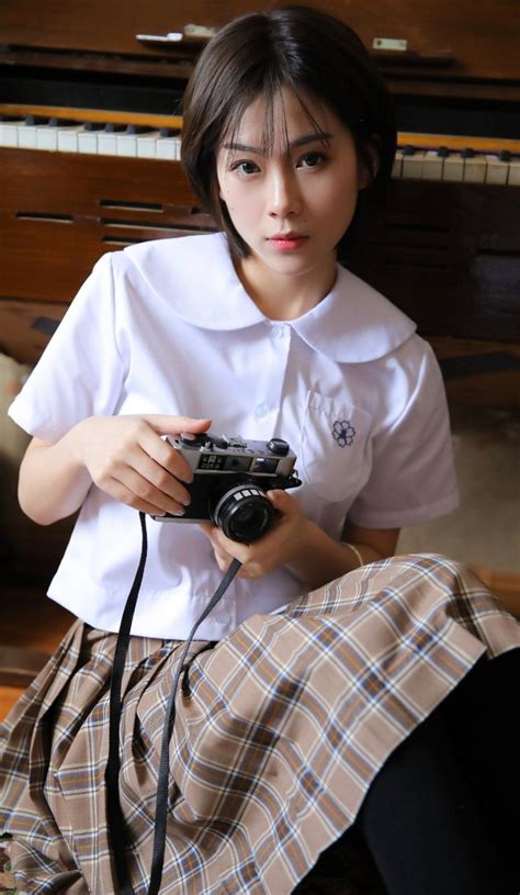 习近平同出席纪念大会的各国嘉宾登上天安门城楼